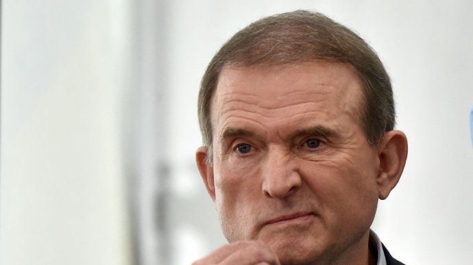 Суд запретил продажу арестованного имущества Медведчука: что известно