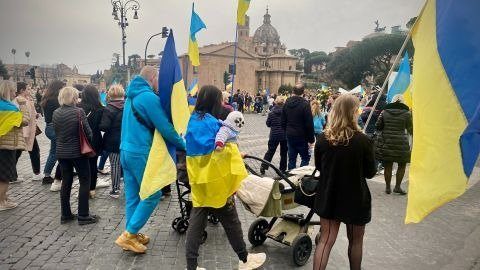 Украинцы массово уезжают из Европы домой: что случилось