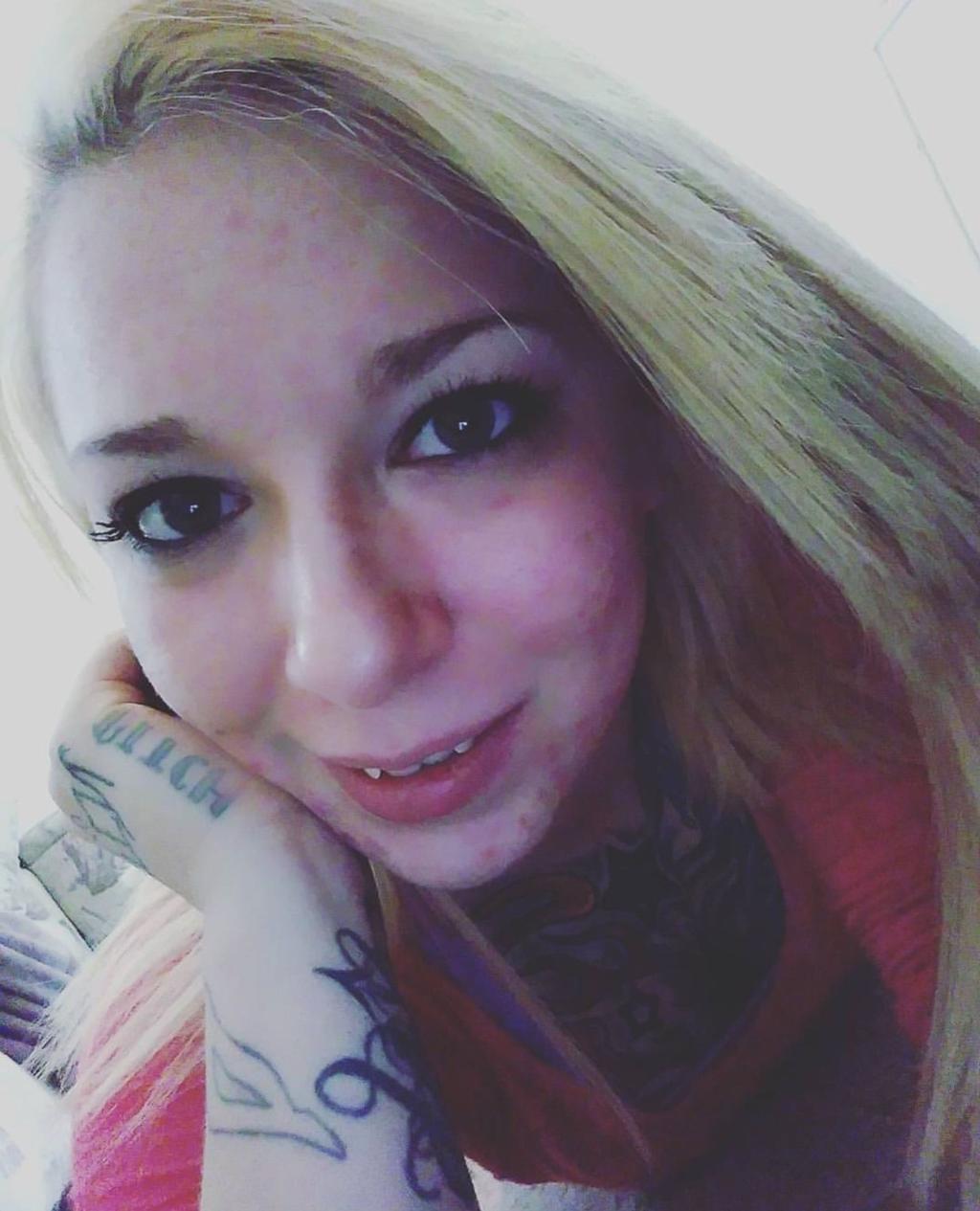 A woman with a full face tattoo whose picture went viral has shocked the Internet with a reverse image