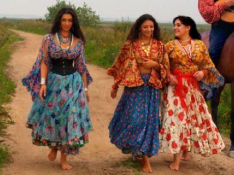 Что делают ромы с женщиной в день свадьбы