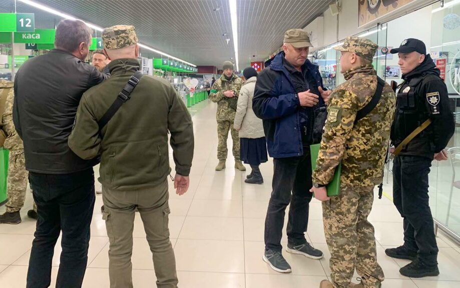 Вручение повесток: адвокат разложил «по полочкам» всю процедуру