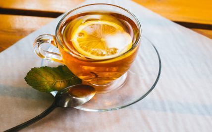 Чай з лимоном: можливі не зовсім добрі побічні ефекти