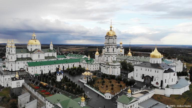 Вірянки у Почаївській лаврі розповідали про любов до путіна та божі ракети (відео)