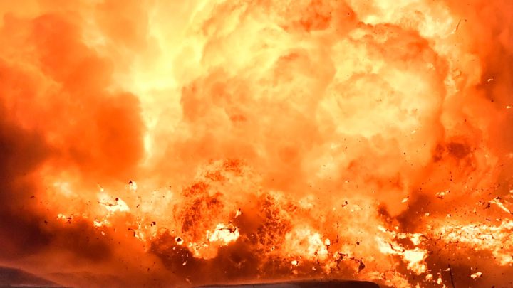 Карма для РФ: горит столица Бурятии, пламя лезет на дома (видео)prozoro.net.ua