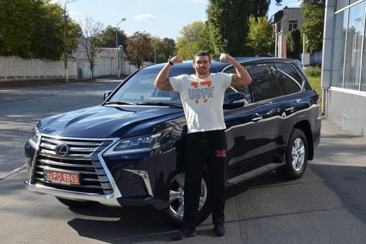 Усик залагодив конфлікт на дорозі, не виходячи з машини