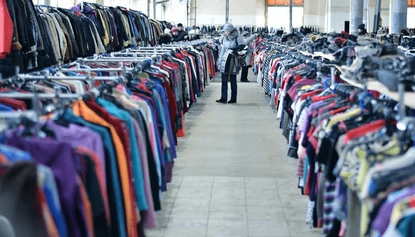 Зворушлива знахідка: українка придбала куртку в польському секонд-хенді та знайшла в кишені листа