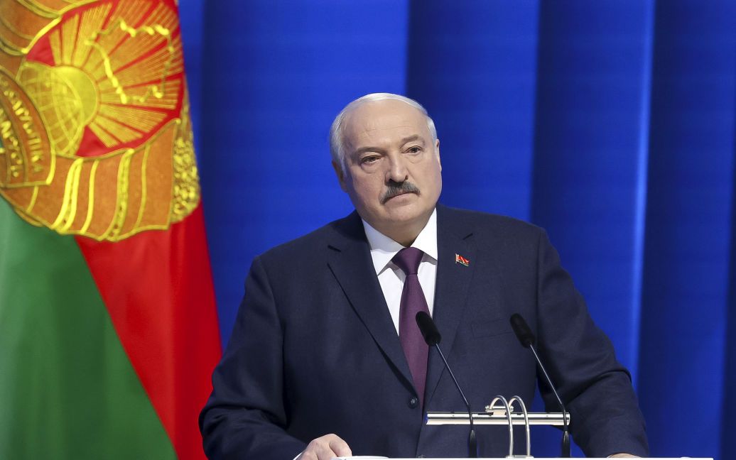 У Лукашенка на столі лежить мирний договір про завершення війни в Україні