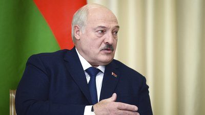 У Лукашенка на столі лежить мирний договір про завершення війни в Україні