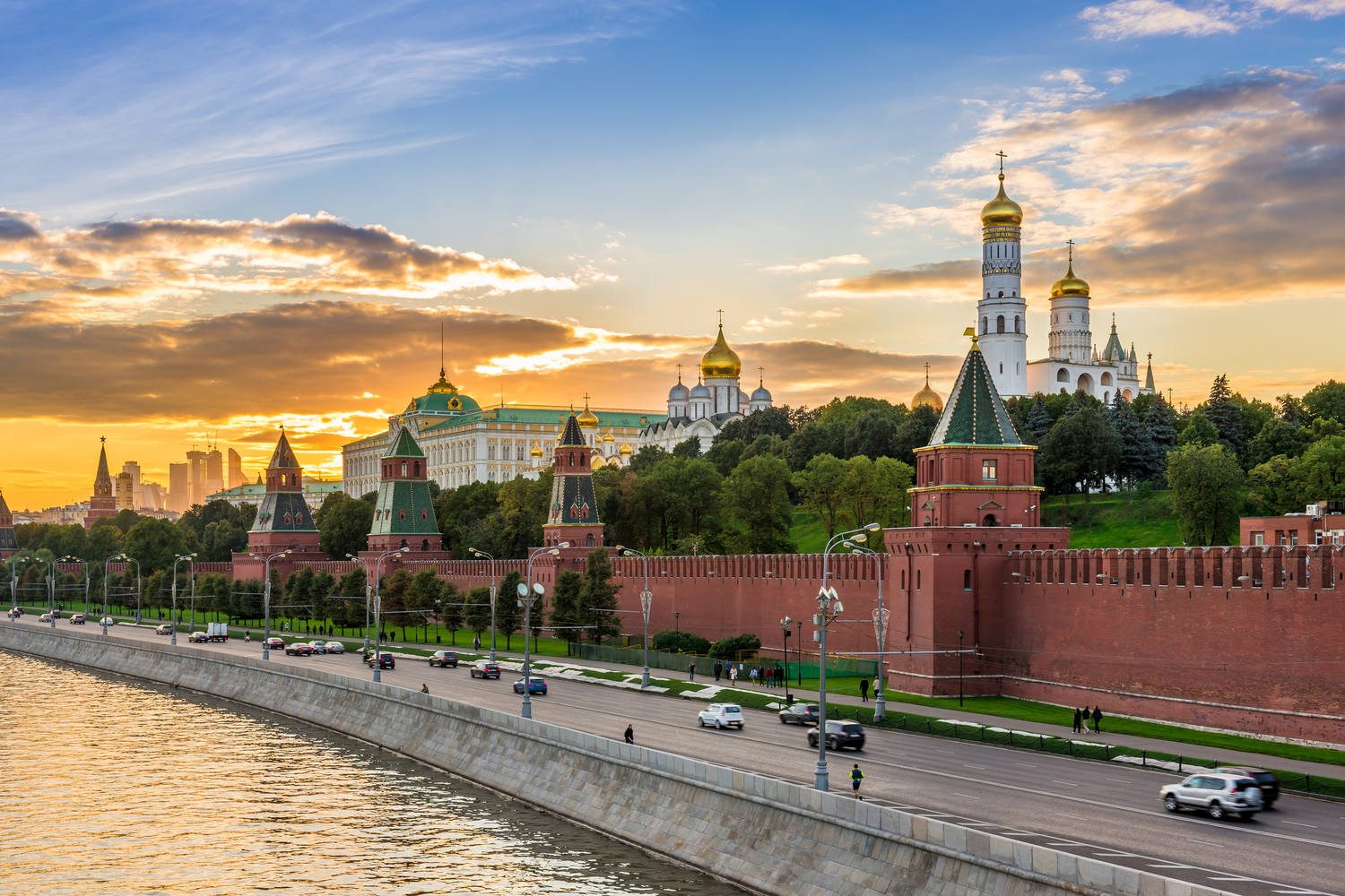 Что находится под куполом здания Кремля, в которое попал беспилотник