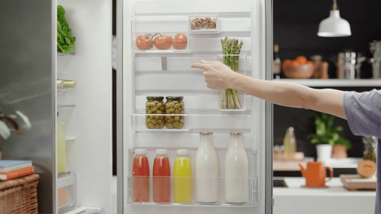 Порядок у холодильнику: як одна порожня пляшка полегшує прибирання ➤ Prozoro.net.ua