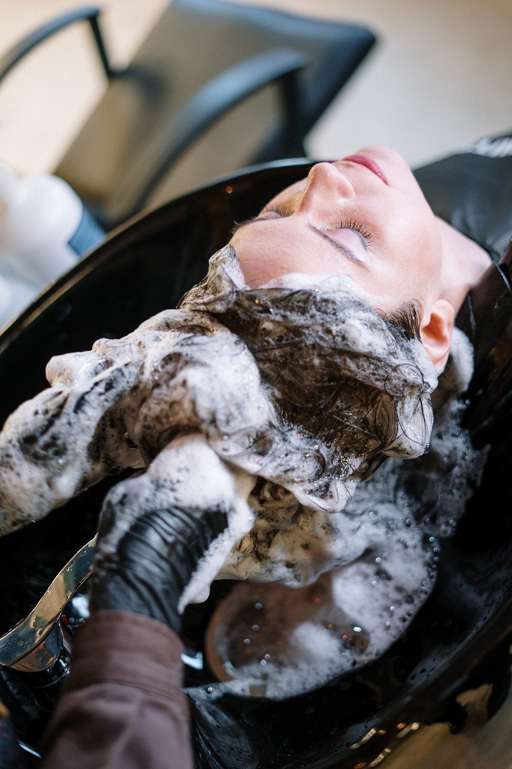 Все делают это неправильно: парикмахер сказал, как нельзя мыть голову ➤ Prozoro.net.ua