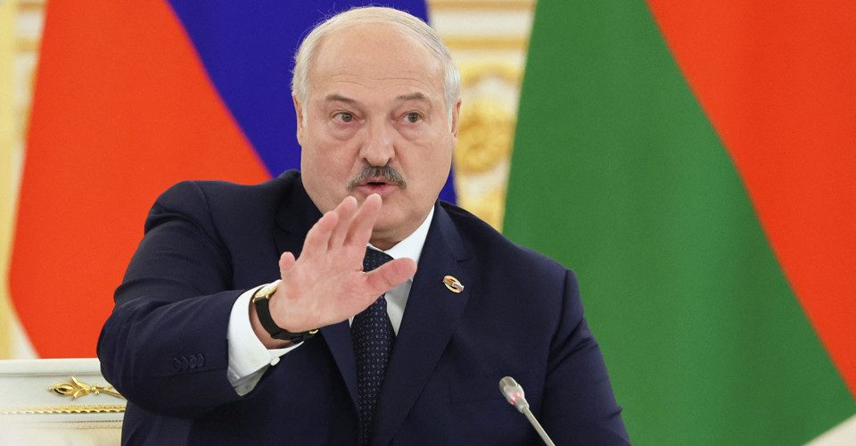 Лукашенко невиліковно хворий: його “різали” у Мінську