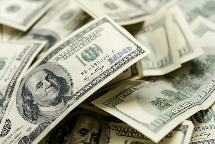 Не покупайте доллары: украинцев предупредили