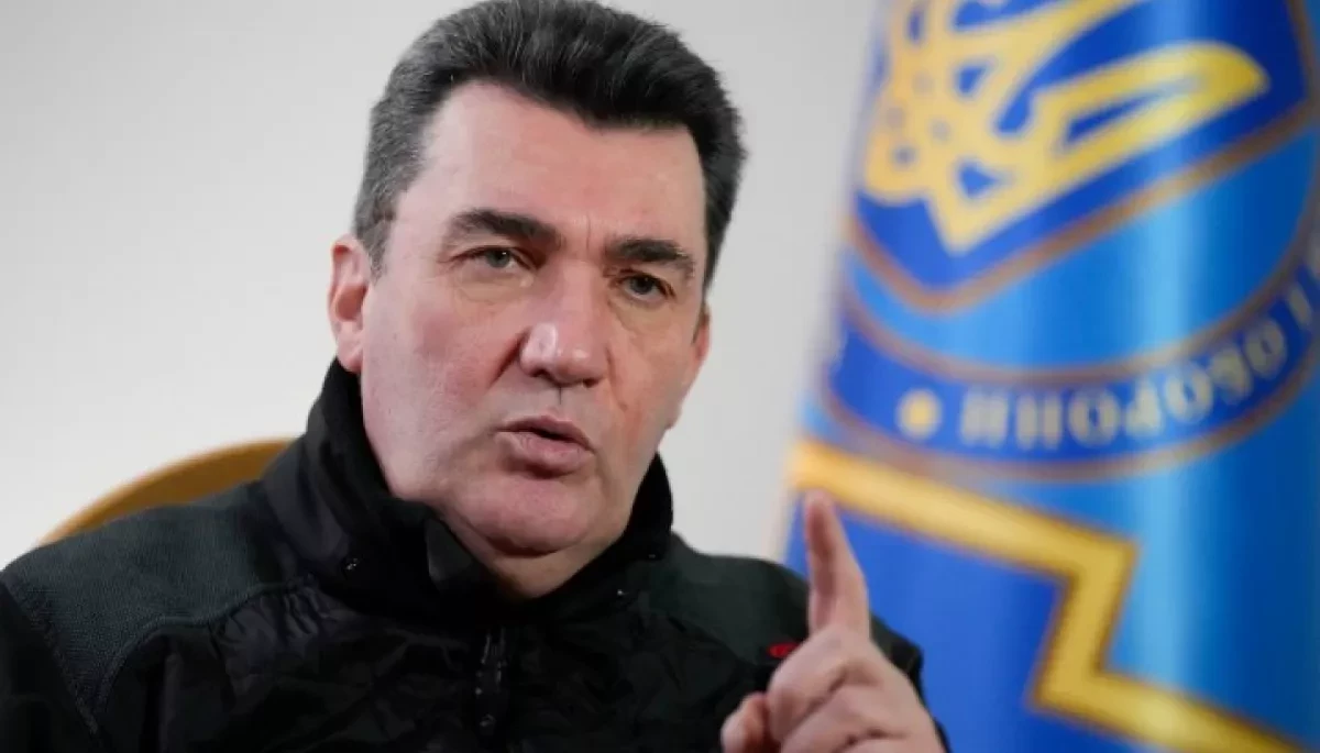 Данілов попросив передати Медвєдєву гамівну сорочку