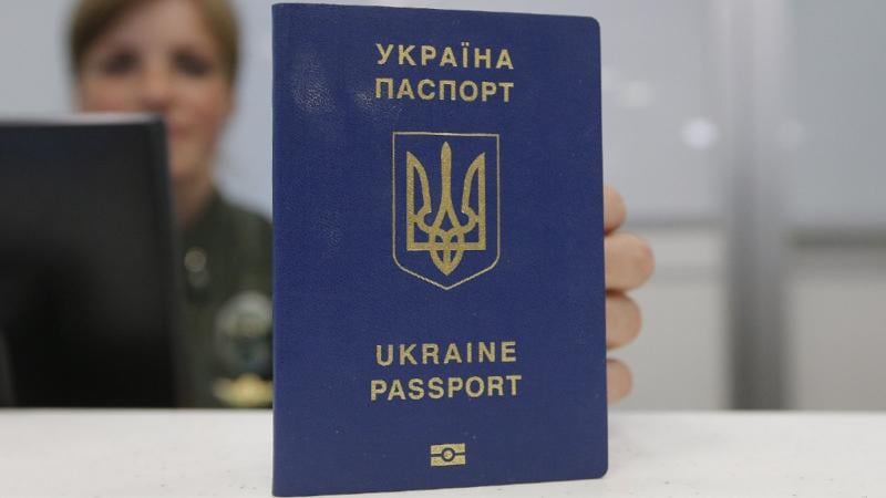 Украинцы массово возвращаются из Европы: выяснилась причина