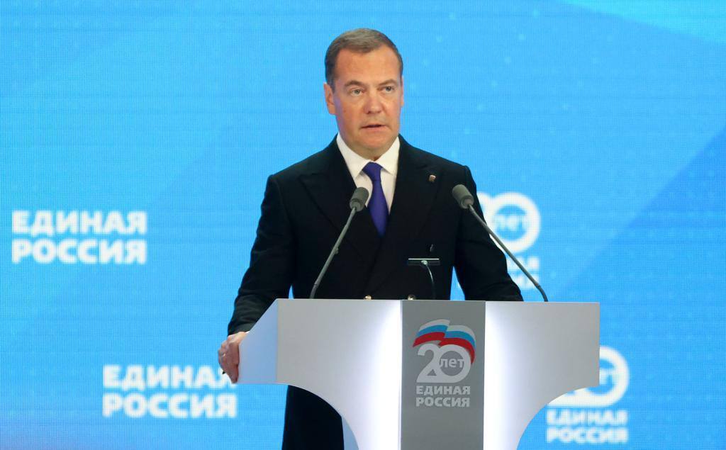 Данілов попросив передати Медвєдєву гамівну сорочку