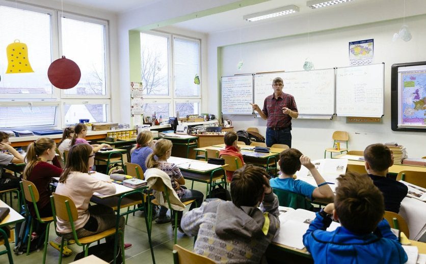 У Чехії школяр плюнув в обличчя біженці з України