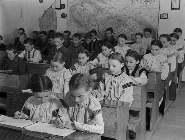 Никаких фартуков: как одевались украинские ученики в начале XX в. 5 Никаких фартуков: как одевались украинские ученики в начале XX в.