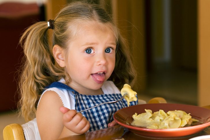 Чому батькам не можна доїдати за дитиною їжу ➤ Prozoro.net.ua