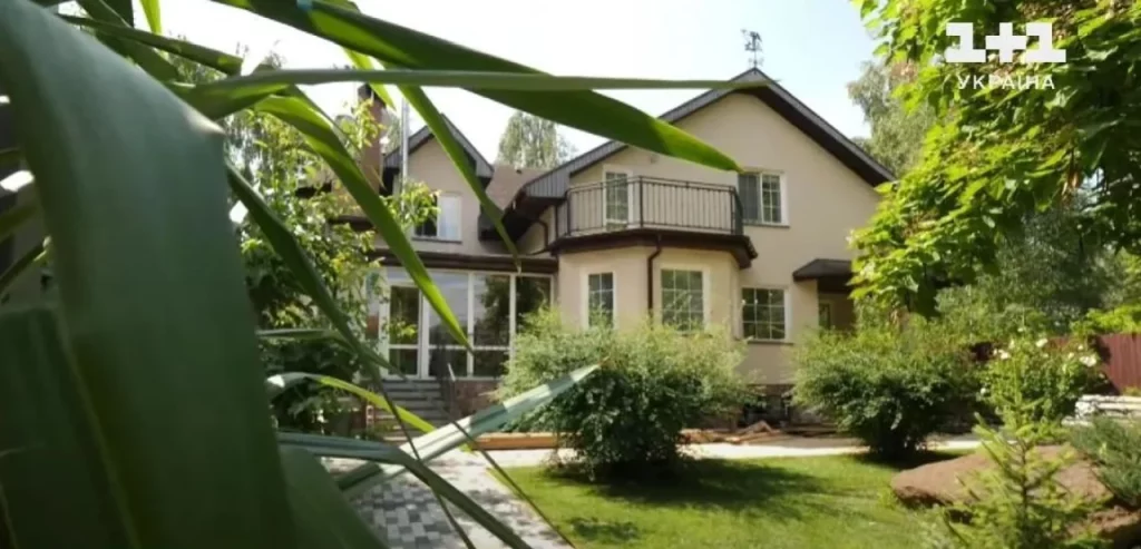 Чоловік Писанки показав згорівший після її смерті будинок