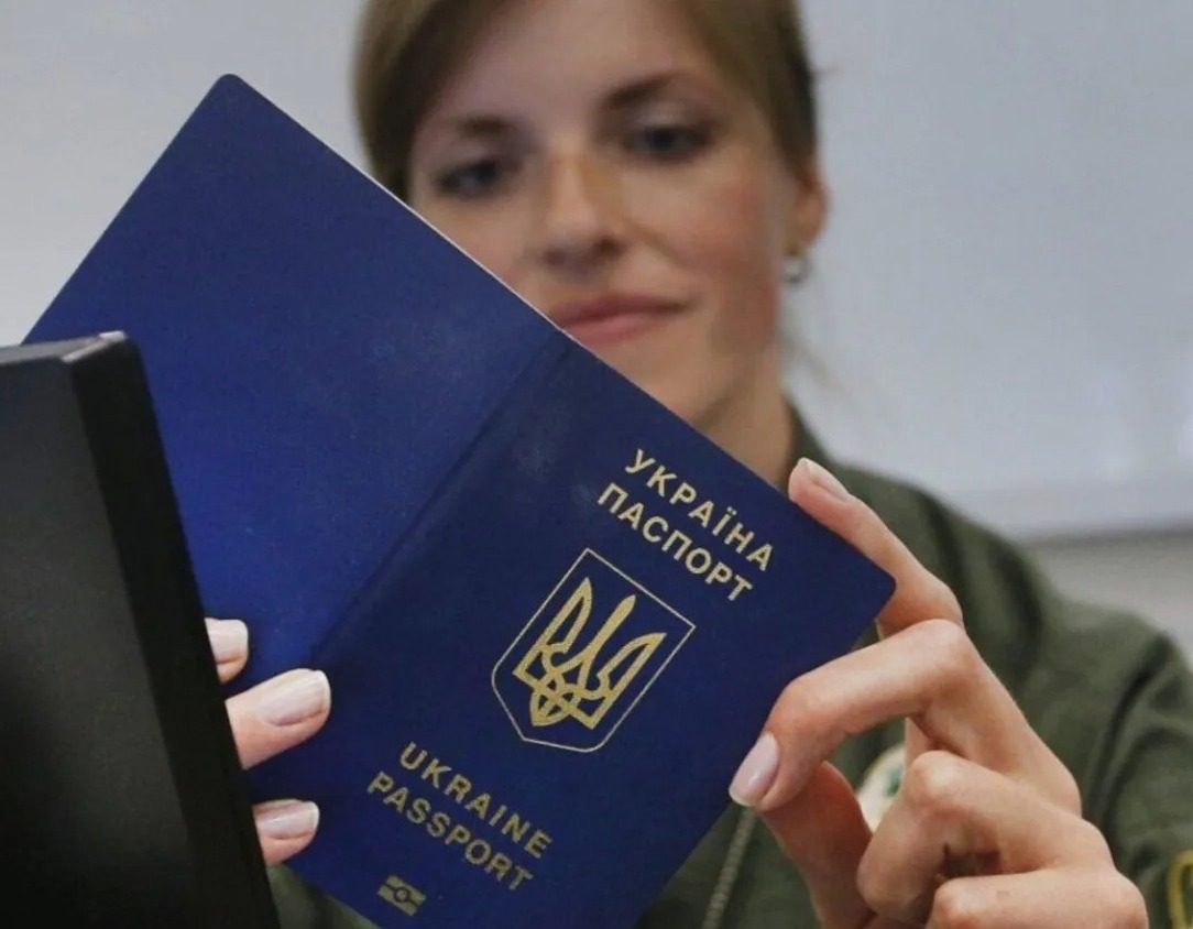 Украинец в Польше поразил пограничников своим паспортом
