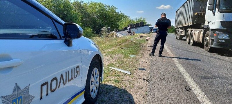 ДТП під Одесою: у фури лопнуло колесо й вона вбила всю родину (відео)