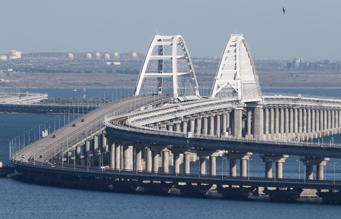 На Крымском мосту прогремели взрывы: есть разрушения и погибшие