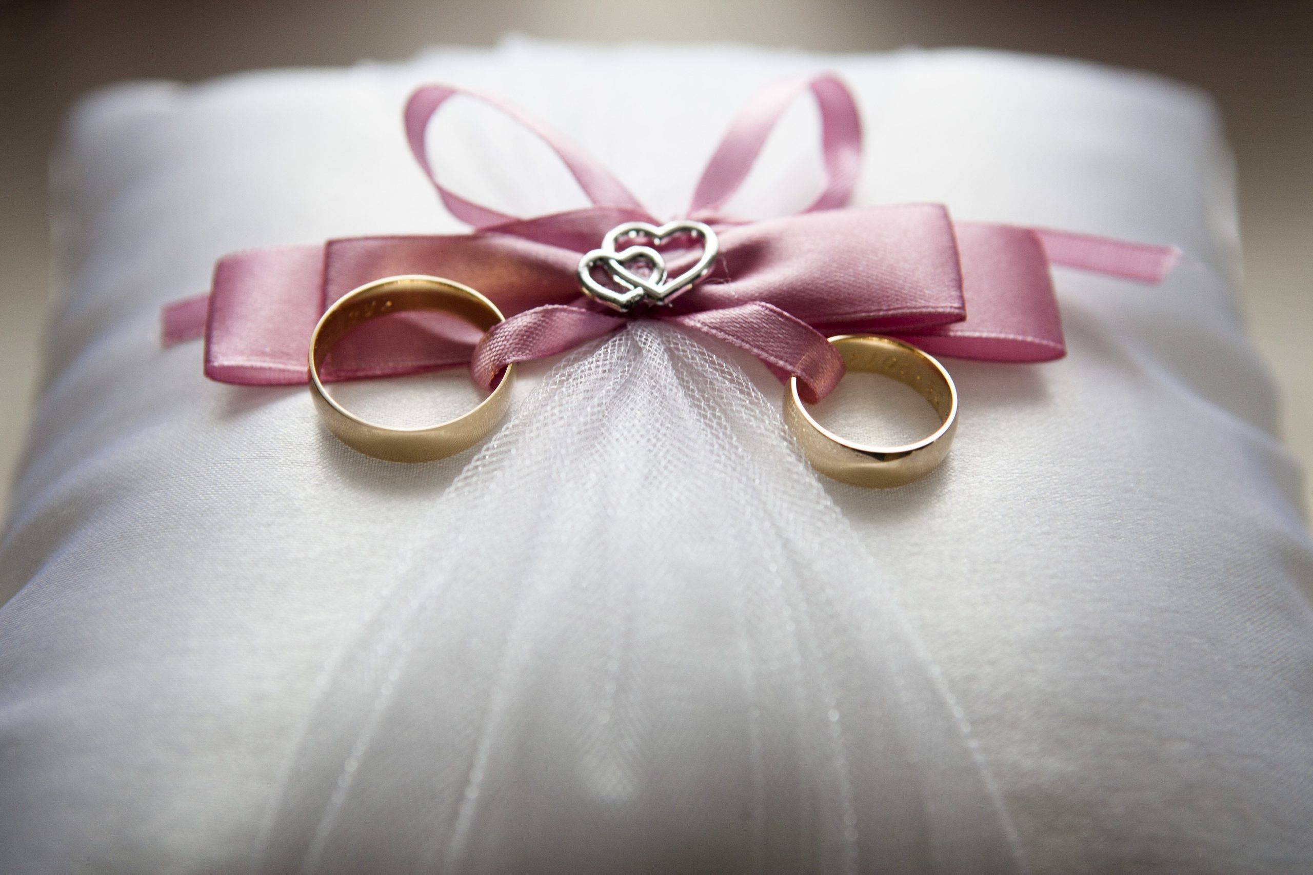 Молодята можуть розлучитися: речі, які не варто дарувати на весілля ➤ Prozoro.net.ua