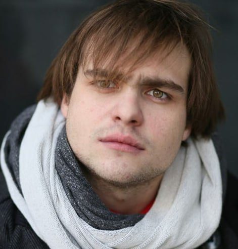 Сын Михаила Ефремова выпал из окна