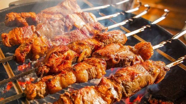 Правила, о которых молчат шашлычники: как пожарить идеальное мясо