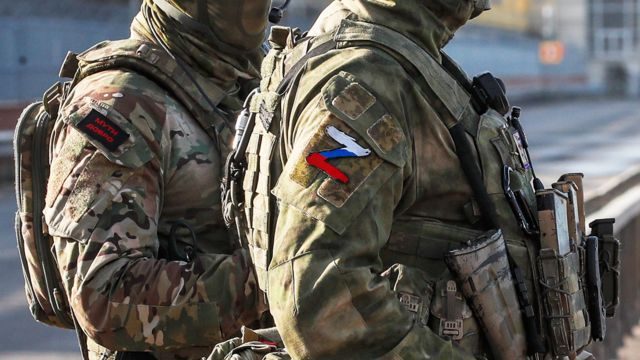 Росіянка заявила, що українці отруїли її чоловіка-окупанта