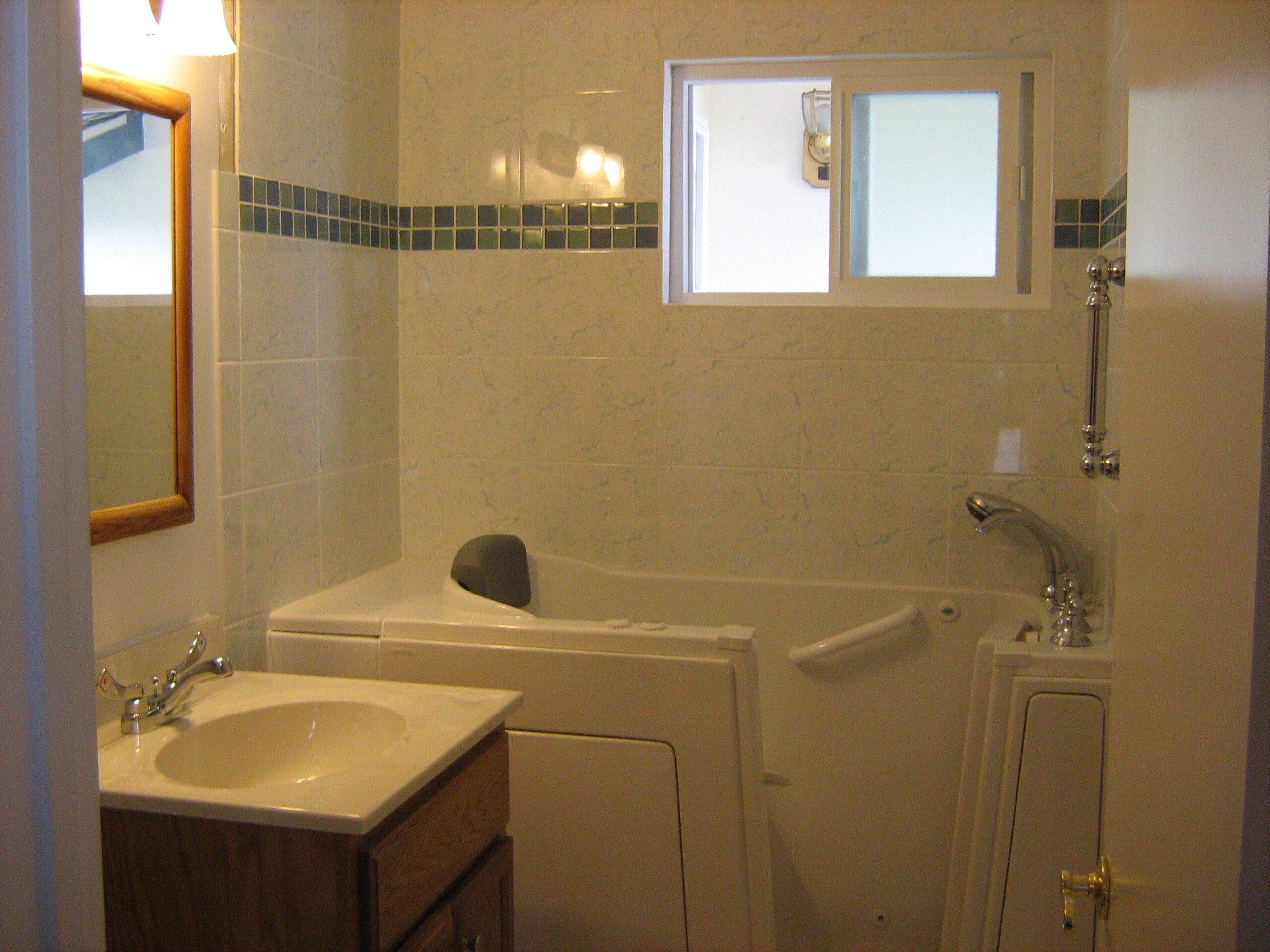 Окно между ванной и кухней в хрущевках: какая у него функция ➤ Prozoro.net.ua