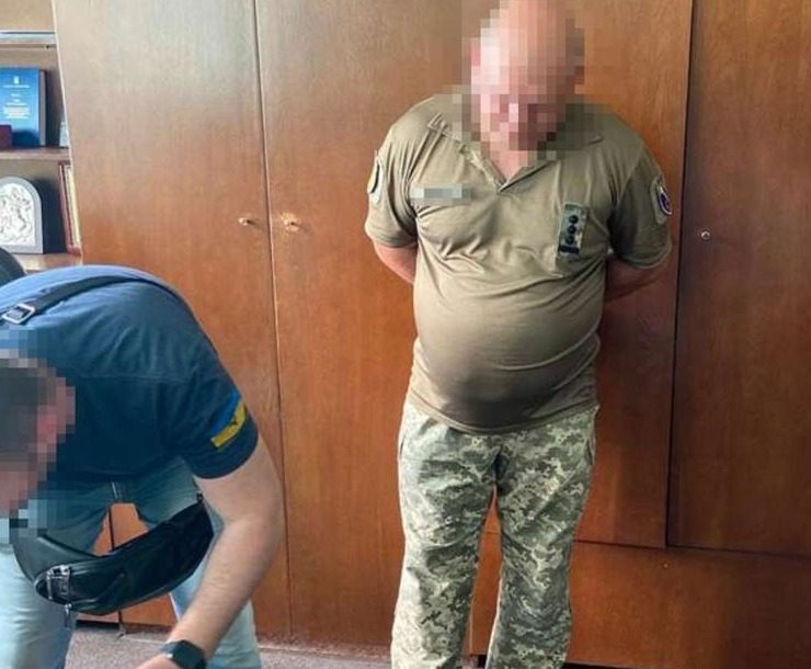 Ось що знайшли у колишнього військкома Дніпропетровської області ➤ Prozoro.net.ua