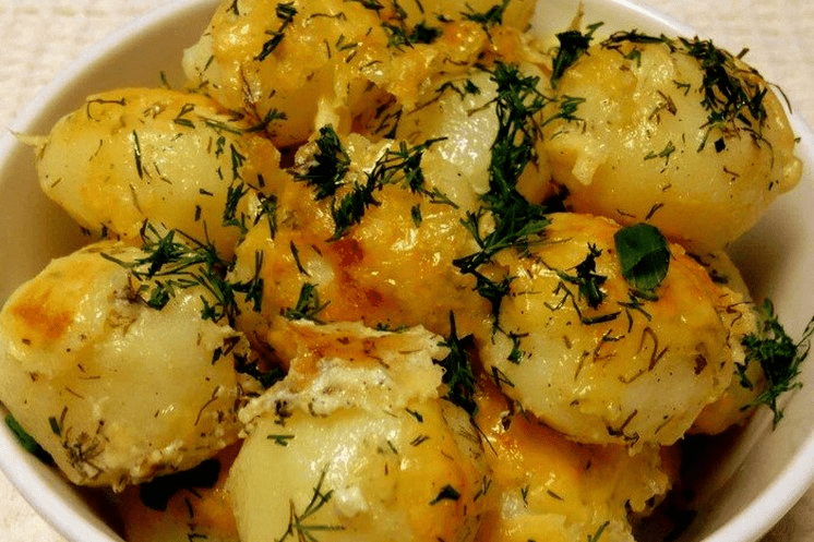 Картопля у сирно-часниковому соусі: рецепт смачного гарніру ➤ Prozoro.net.ua