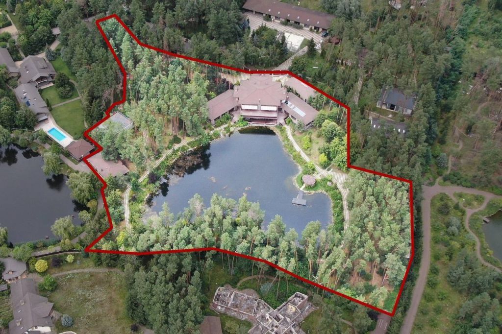 Жив як цар: з'явилися фото шикарного маєтку комуніста Симоненка