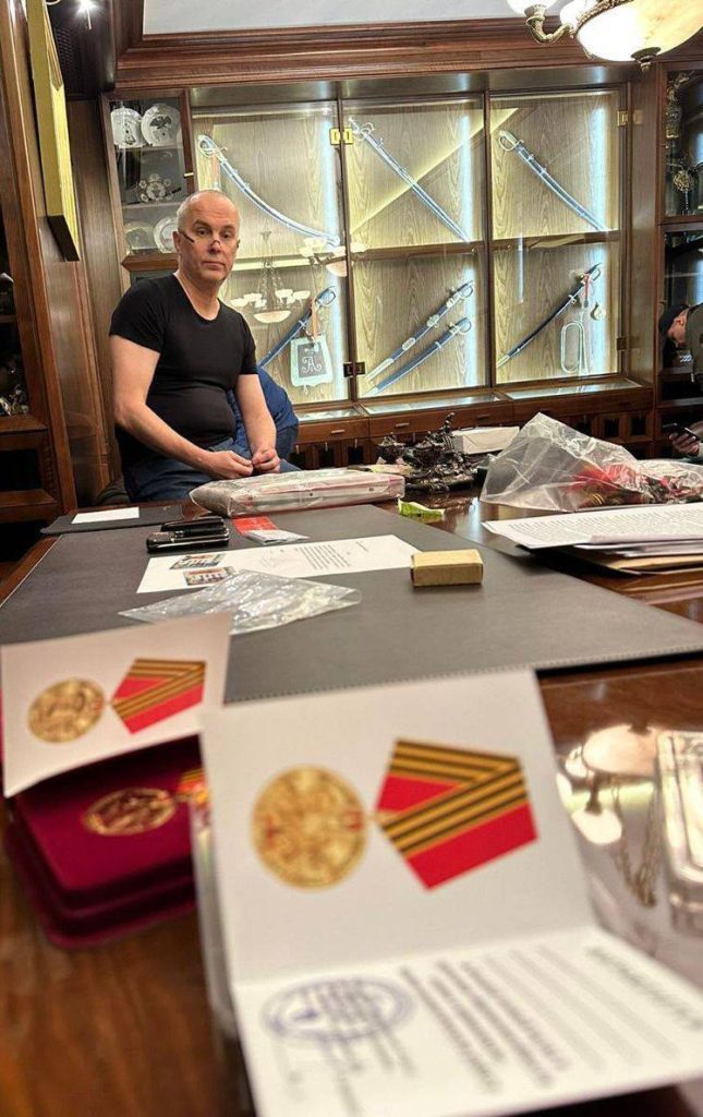 "Набор старого ватника": что нашли во время обысков у Шуфрича