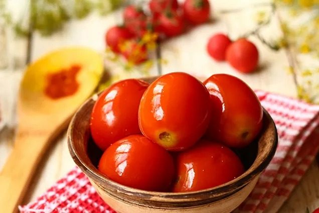 Рецепт смачних квашених помідорів, які готуються без оцту