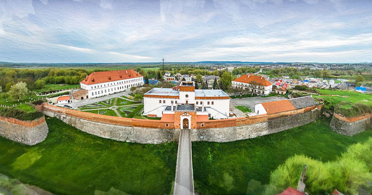 Шквальний вітер пошкодив Дубенський замок: фото ➤ Prozoro.net.ua