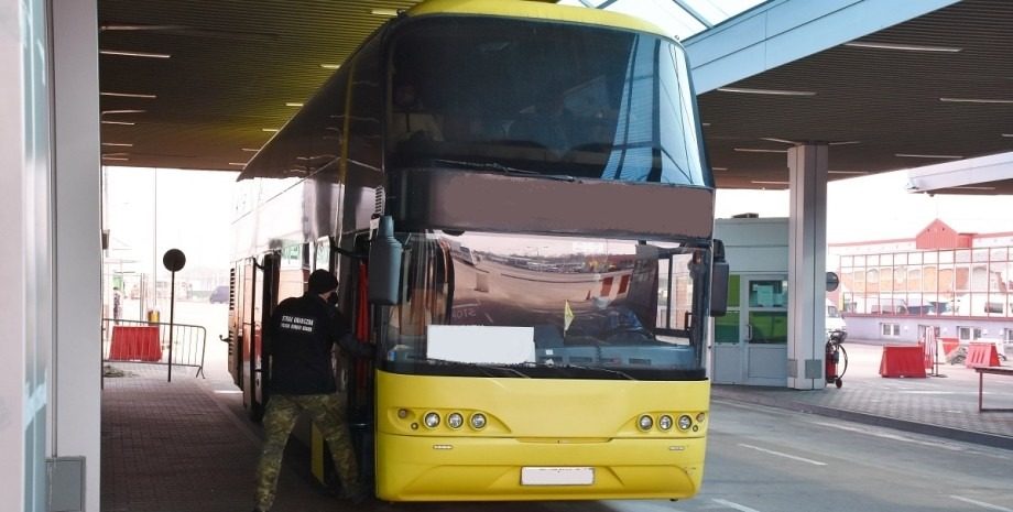 В Україні масово скасовують автобусні маршрути