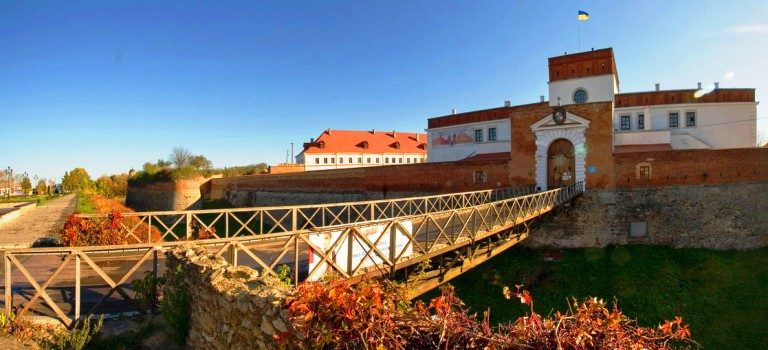 Шквальний вітер пошкодив Дубенський замок: фото