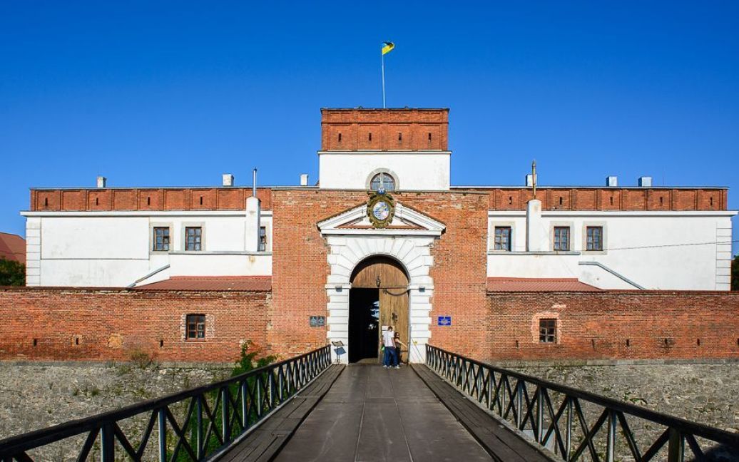 Шквальний вітер пошкодив Дубенський замок: фото