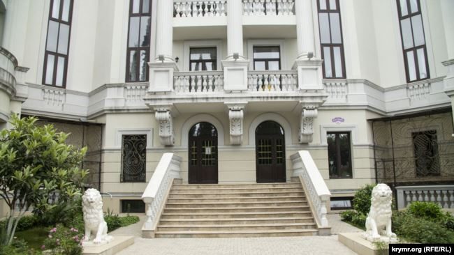 В Ялте продали квартиру президента Зеленского