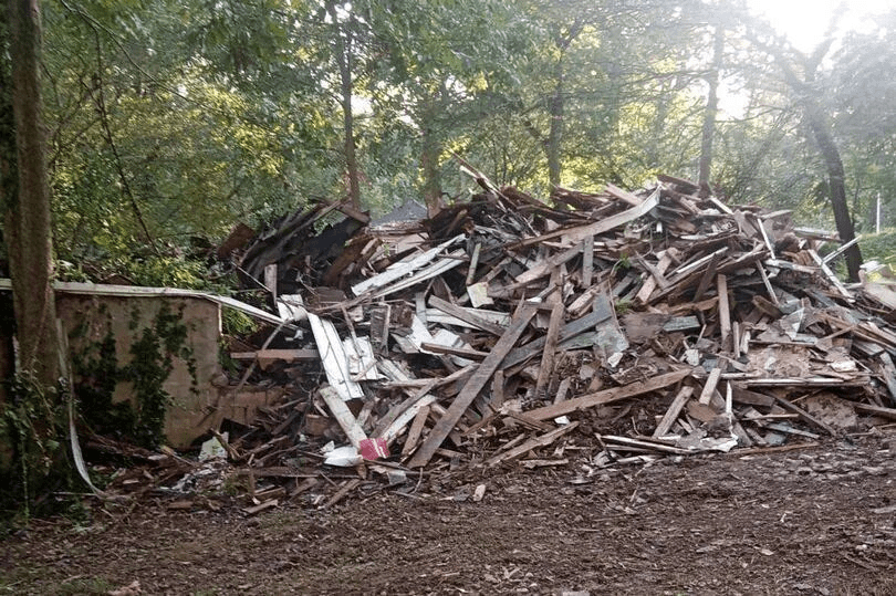 Будинок жінки знесли бульдозером, поки та була у відпустці