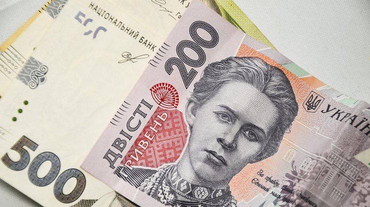 Украинцам будут выплачивать 6660 грн через ПриватБанк