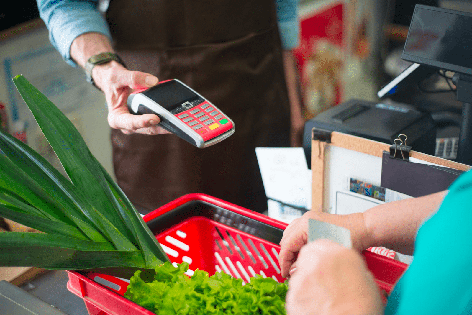 Зачем продавцы спрашивают, нужен ли чек