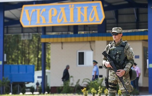 Украинцы продолжают активно выезжать за рубеж: в какие страны