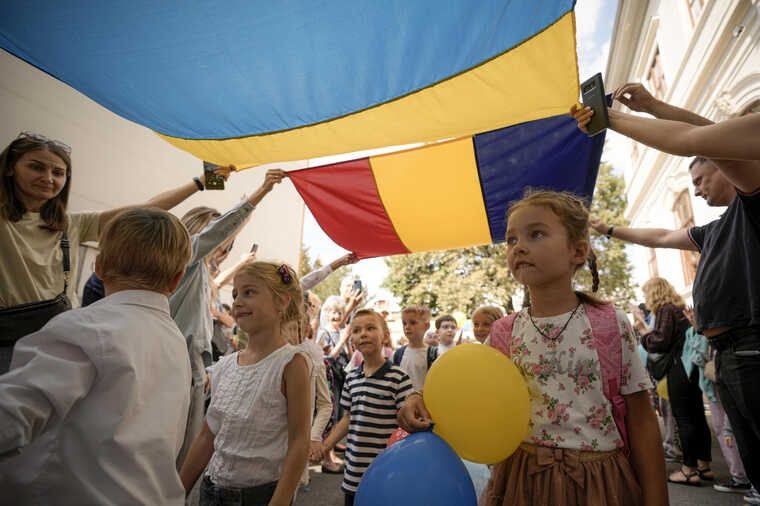 Українські біженці масово залишають Румунію: названо причину