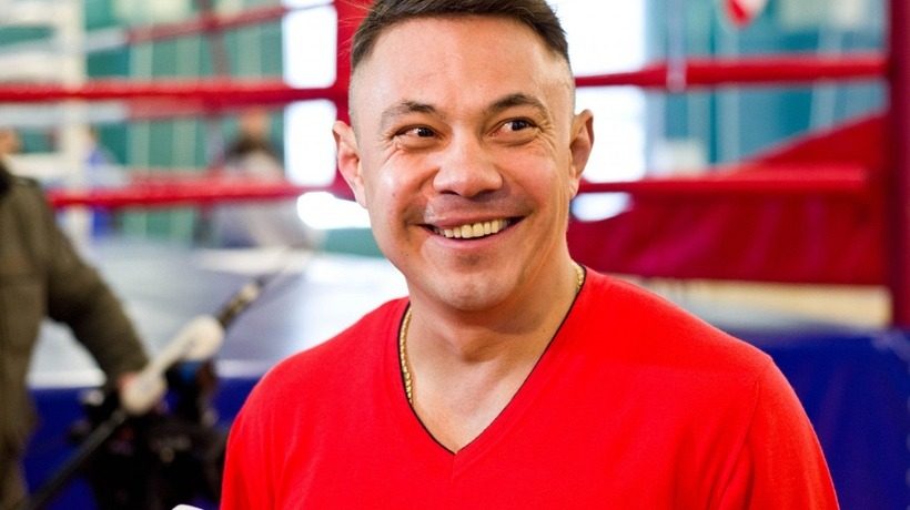 Костя Цзю прибыл на конгресс WBC в костюме с флагом РФ (фото)