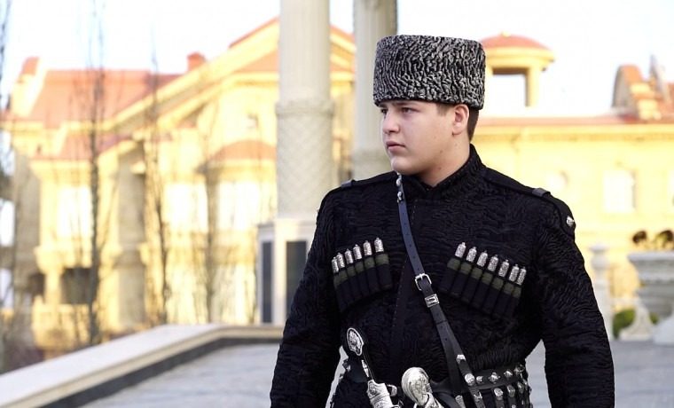 Соцсети смеются над Кадыровым: он показал новый «подвиг» сына