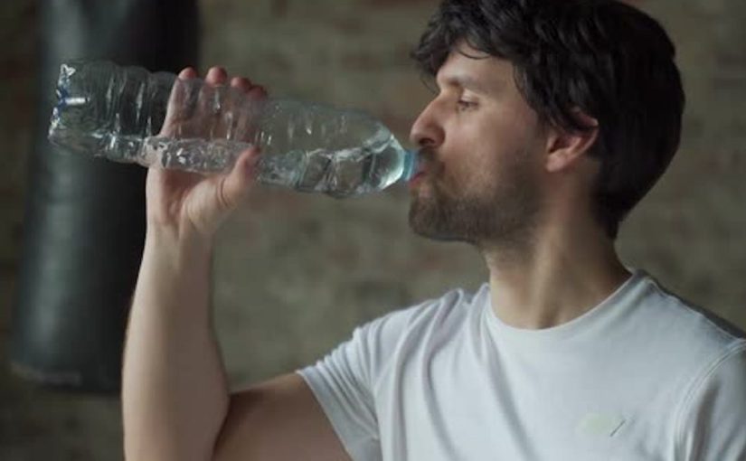 Викиньте негайно: з чого не можна пити воду в жодному разі ➤ Prozoro.net.ua